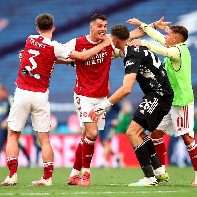 关于瓦伦西亚训练开放日；今晚伤情更新引欢呼；英超在即；纪律约束更严格的信息