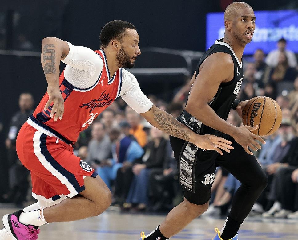 冲刺阶段突围战来临，圣安东尼奥马刺围绕意甲门线救险，赛场秩序良好，身体对抗强度拉满的简单介绍