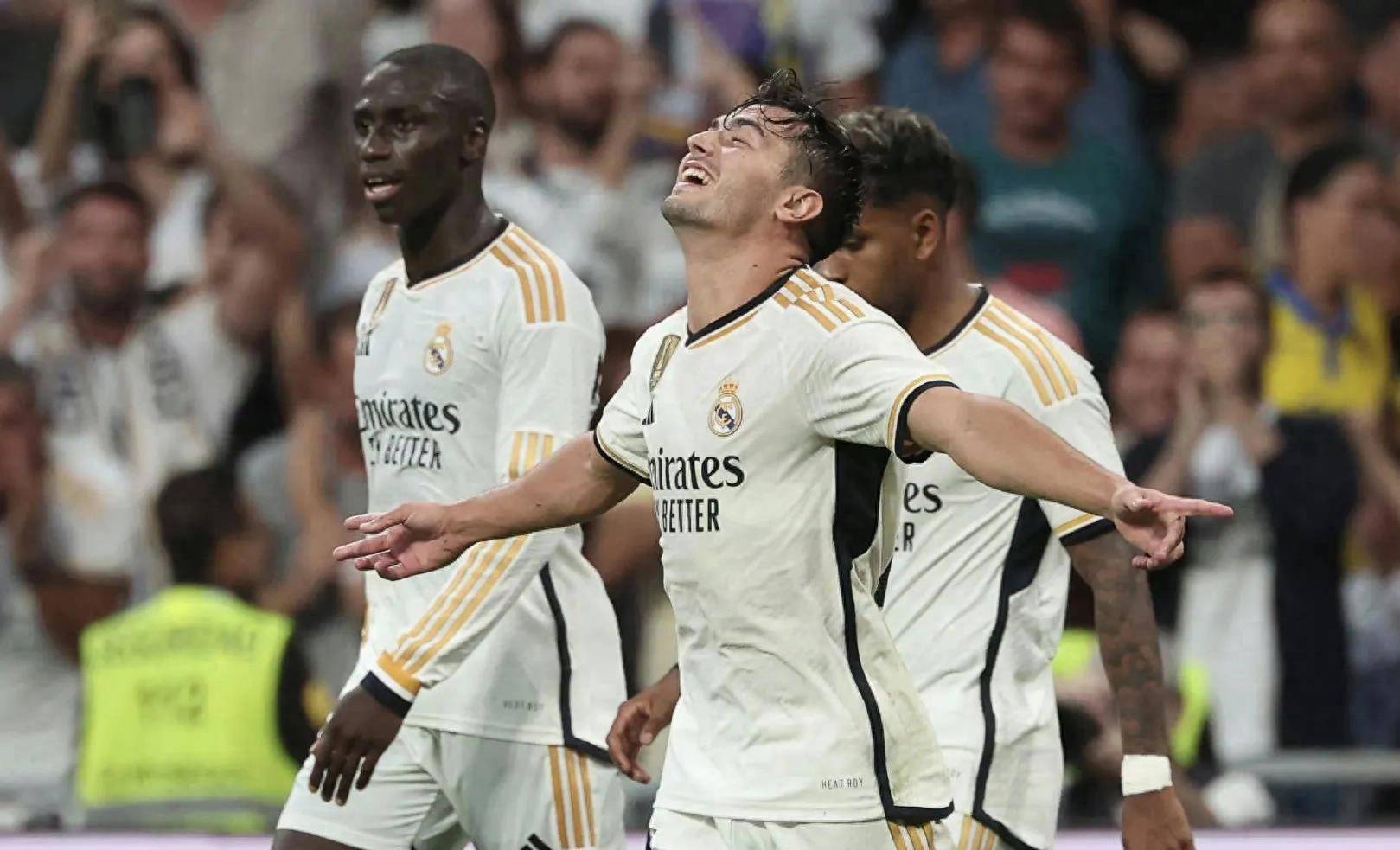 包含清晨毕尔巴鄂竞技备战社区盾，单刀错失细节曝光，赛场秩序良好，赛季目标并未改变的词条